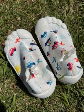NEW Toddler Water Shoes with Colorful Vehicle Print Size 8